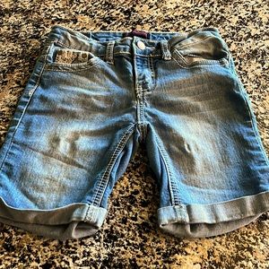 Cute jean shorts go good with the other shirt I posted